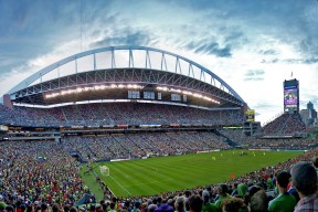2026世界杯48队-足篮双线突变，从利物浦体检室到深圳男篮战术板的戏剧性时刻